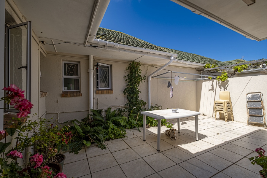 13 Bedroom Property for Sale in Summerstrand Eastern Cape